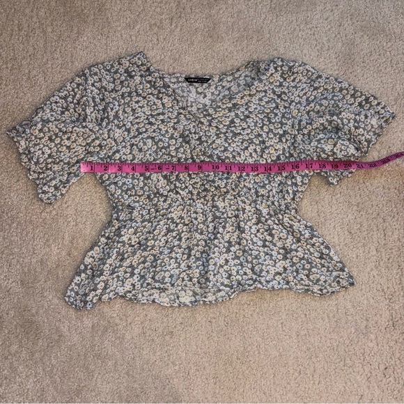 Shein, Cropped Flowy Flower Top, Size Large - Picture 8 of 8